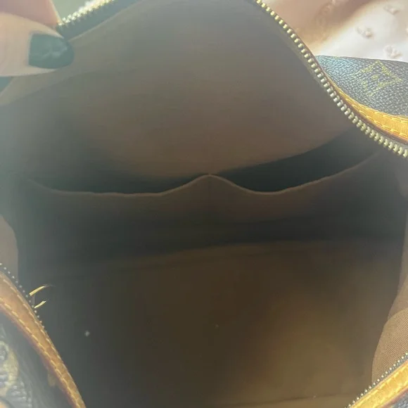 AUTHENTIC Louis Vuitton Purse - Picture 5 of 7